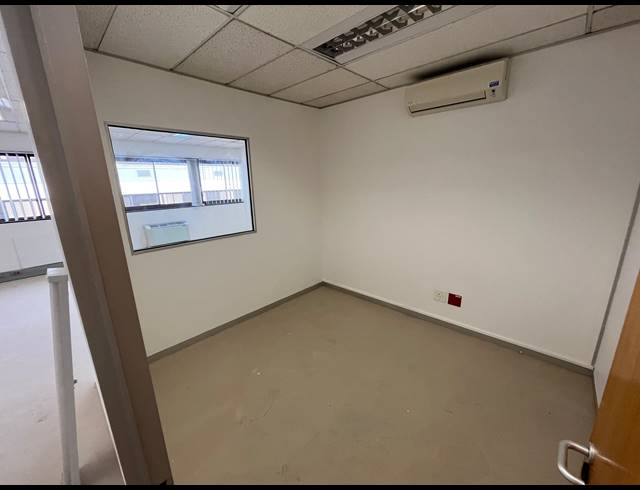 324M² OFFICE TO LET IN PINELANDS